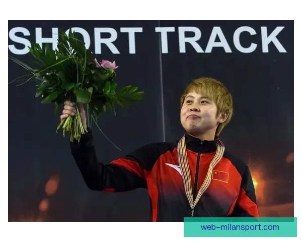 王濛跨界直播解说足球引热议专业与激情碰撞成流量新风口的现象级